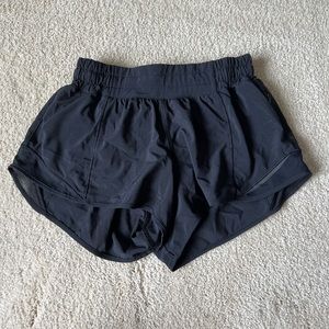 Lululemon Hotty Hot Low Rise 2.5 shorts size 4